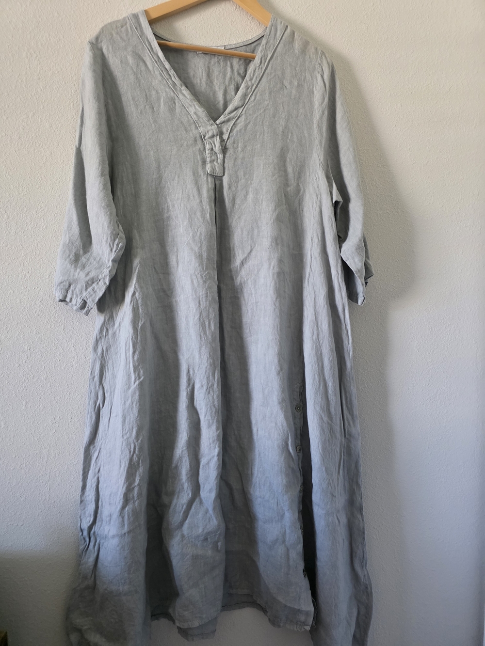 Relaxed V-Neck Linen Midi Dress in Light Gray